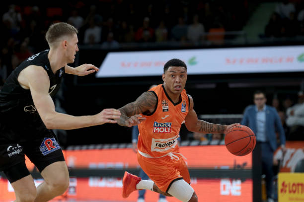 也反映了球 也反映了球