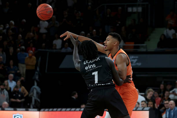 他不仅关注 他不仅关注